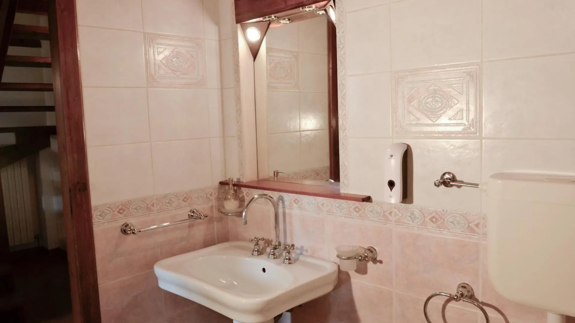 Suite Degli Estensi - Jacuzzi & Parking Ferrara