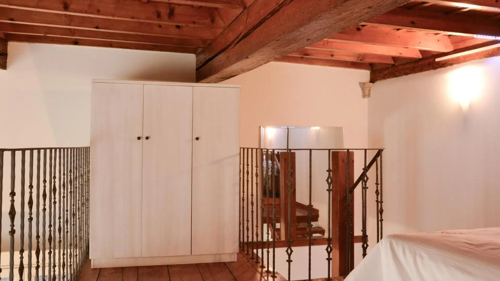 Suite Degli Estensi - Jacuzzi & Parking Ferrara Apartment