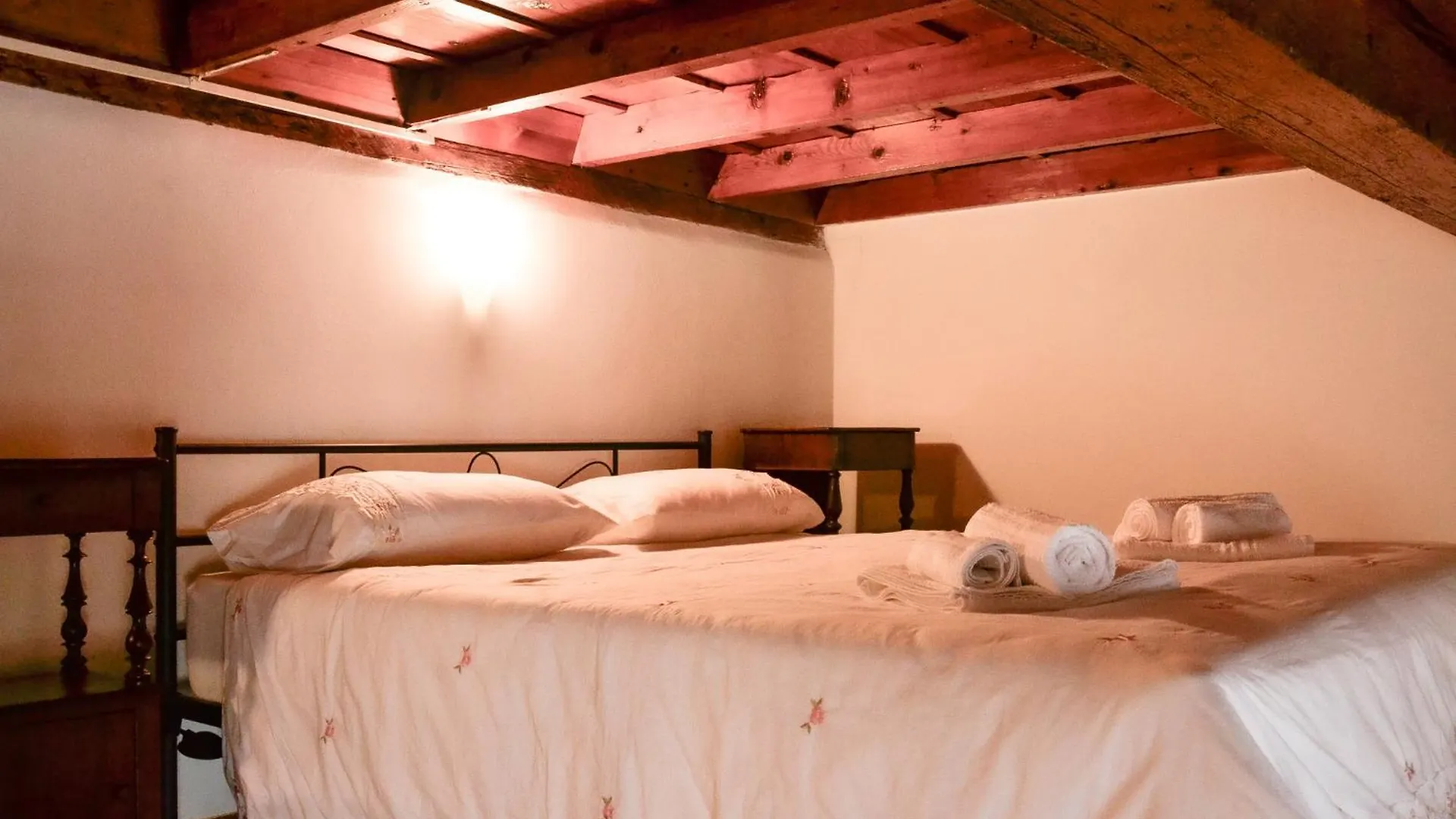 Suite Degli Estensi - Jacuzzi & Parking Ferrara